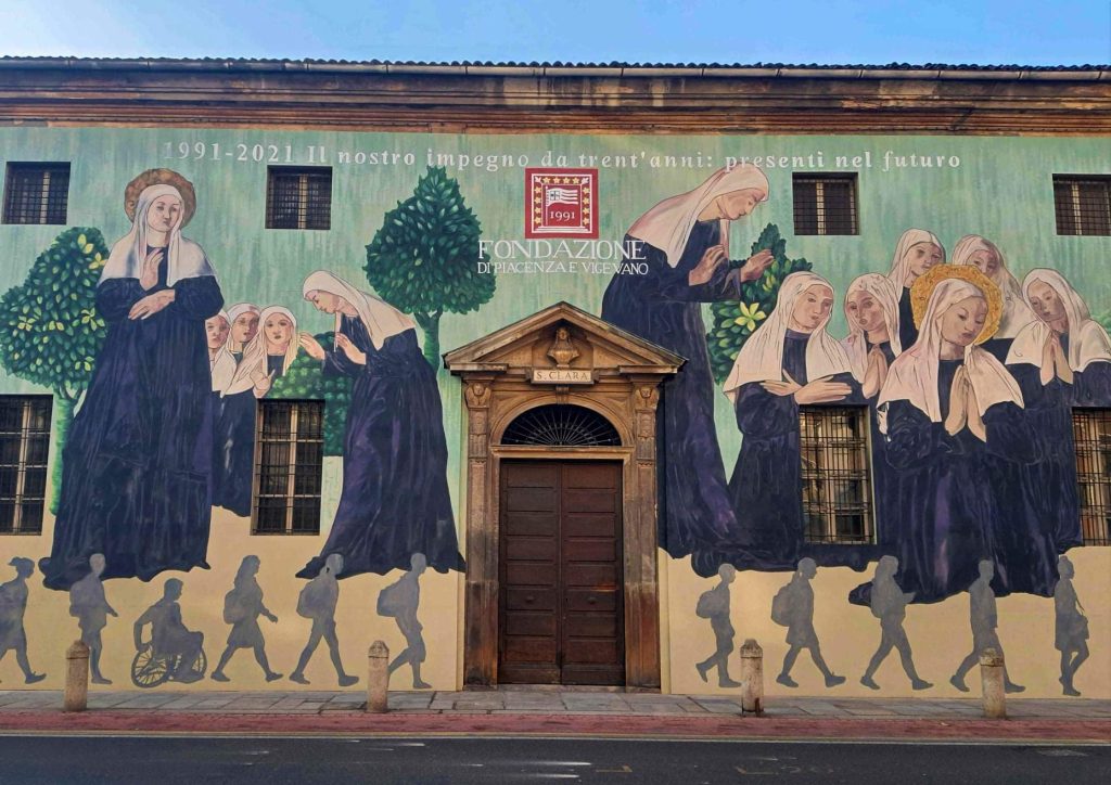 Murale sulla facciata dell'Ex Convento di Santa Chiara a Piacenza, autore "Cuboliquido"